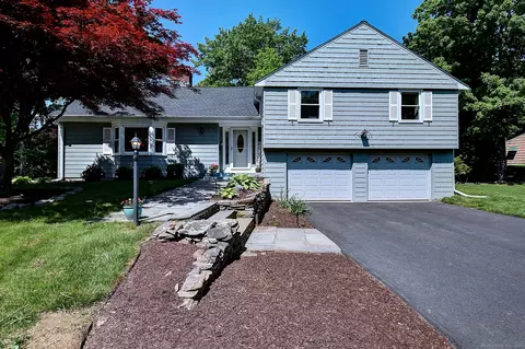 21 Gallaudet Dr, West Hartford, CT 06107
