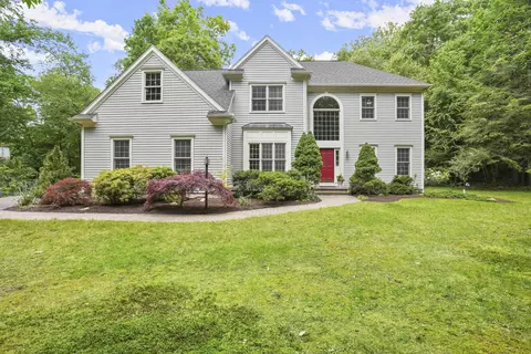 17 Russett Rd, Newtown, CT 06482