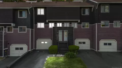 2 Stonegate #F, Branford, CT 06405