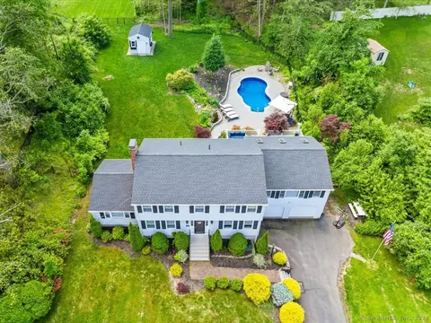 11 Carolyn Ct, North Haven, CT 06473