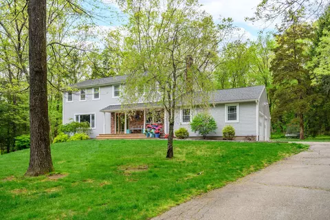 60 Great Ring Rd, Newtown, CT 06482