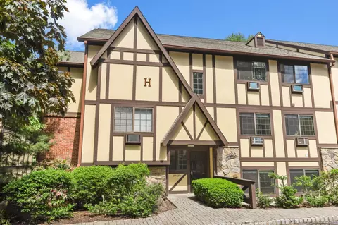 50 Aiken St #271, Norwalk, CT 06851