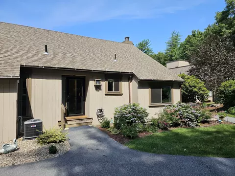 19 Great Meadow Ln #19, Avon, CT 06001