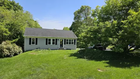 31 Pawcatuck Ave, Pawcatuck, CT 06379
