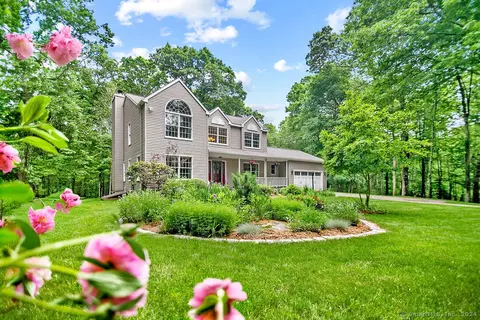25 Winthrop Dr, Hebron, CT 06248