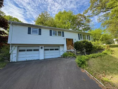 10 Phipps Dr, West Haven, CT 06516