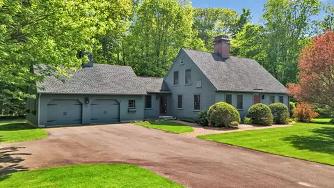 33 Josiah Ln, Tolland, CT 06084