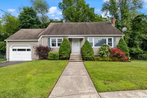 162 Daniel Rd, Hamden, CT 06517