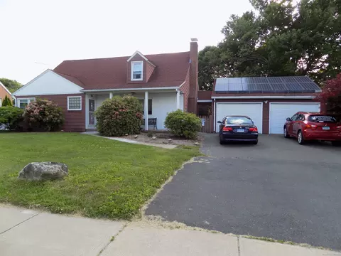 92 Crown St, Bristol, CT 06010