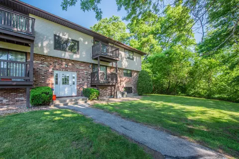 18 Surrey Dr #B3, Newington, CT 06111