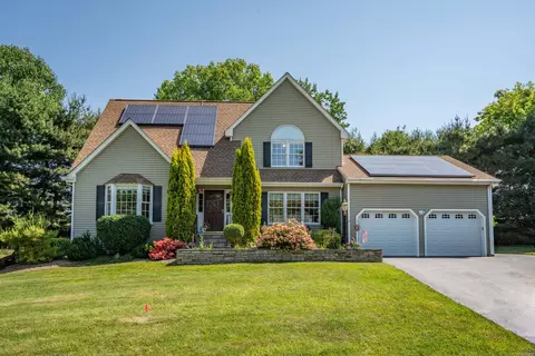 26 Church Ter, Newington, CT 06111