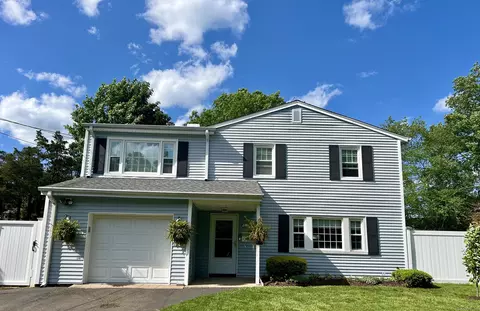 15 Heather Rd, Hamden, CT 06518