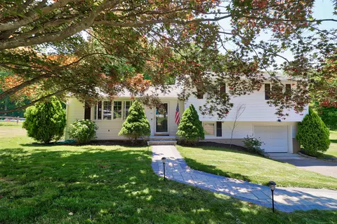 12 Rowland Dr, Prospect, CT 06712