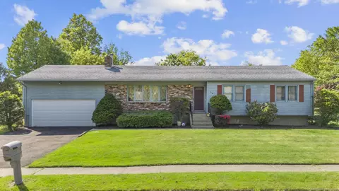 14 Homesteader Ln, West Haven, CT 06516