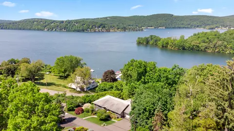 12 Meadow Ln, New Milford, CT 06776