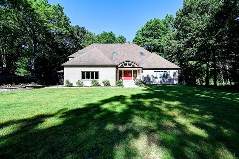 91 High Wood Dr, Glastonbury, CT 06073