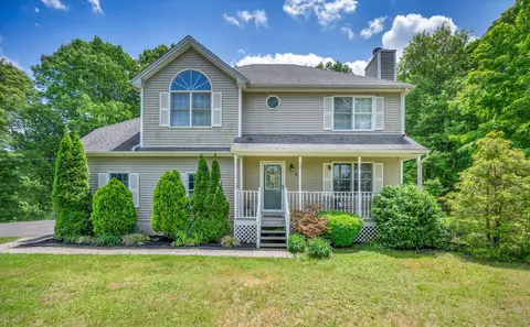2 Dunbar Ln, Hamden, CT 06514