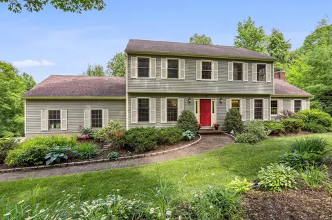 27 Colonial Ridge Dr, New Milford, CT 06755