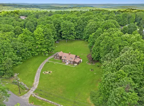 58 Mount Pleasant Rd, Newtown, CT 06470