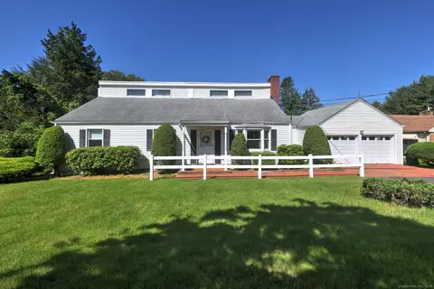 54 Roosevelt Dr, Trumbull, CT 06611