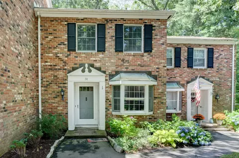 31 Tunxis Vlg #31, Farmington, CT 06032