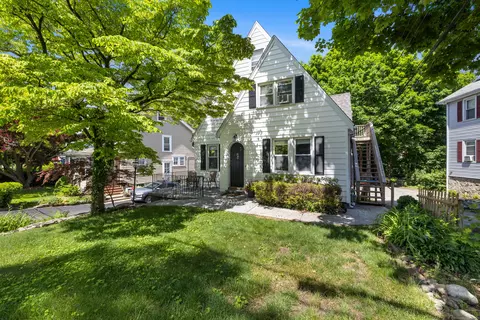 31 Coolidge Ave, Stamford, CT 06906