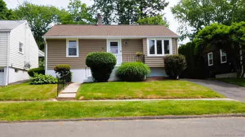 95 Sumac St, West Haven, CT 06516