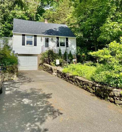294 Porter Ave, Middlebury, CT 06762