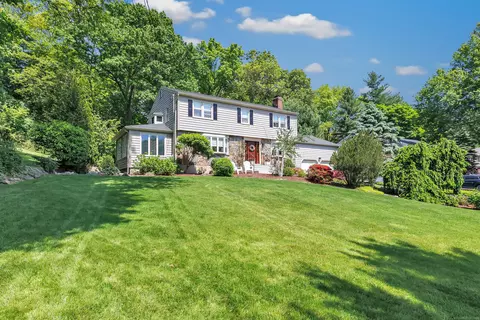 316 Canterbury Ln, Fairfield, CT 06825