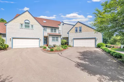 10 Montagne Dr #10, Shelton, CT 06484