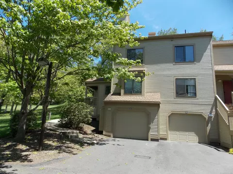 10 Ashford Dr #10, Avon, CT 06001