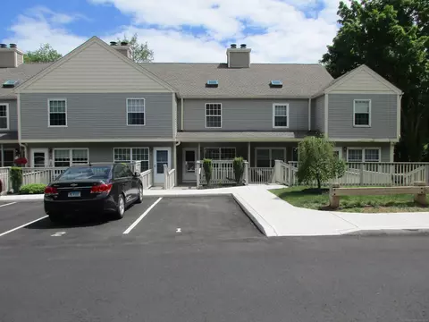 5 Manorwood Dr #5, Branford, CT 06405