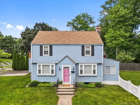82 Middlebrook Rd, West Hartford, CT 06119