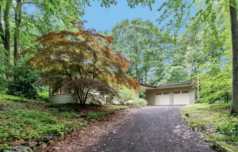 18 Sperry Rd, Woodbridge, CT 06525