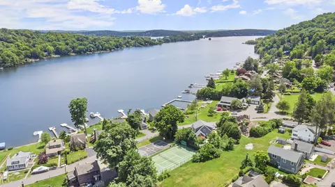 10 Candlewood Knolls Rd, New Fairfield, CT 06812