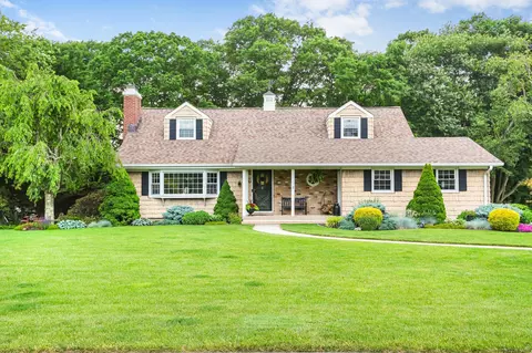 72 Elliott Rd, Trumbull, CT 06611