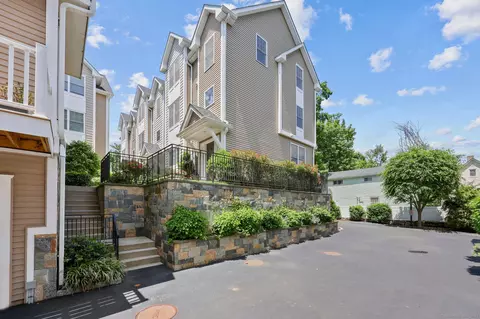 91 W Broad St #15, Stamford, CT 06902