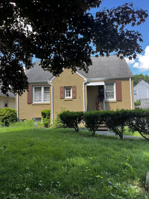 28 Roswell St, Milford, CT 06460