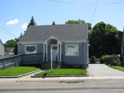 97 Honeyspot Rd, Stratford, CT 06615