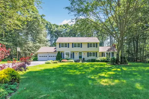 340 Pilgrim Ln, Stratford, CT 06614
