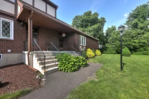 23 Derbyshire #23, Derby, CT 06418