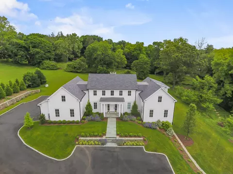 100 Mine Hill Rd, Fairfield, CT 06824