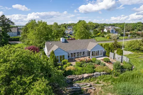 30 Chimney Corner Cir, Guilford, CT 06437