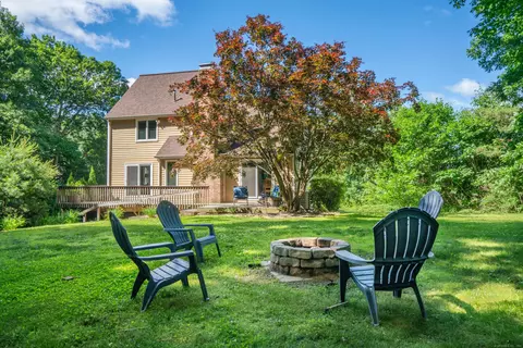 1 Cranberry Ln, Granby, CT 06035
