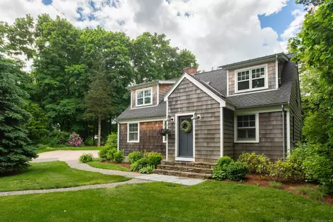 32 Mafre Dr, Guilford, CT 06437