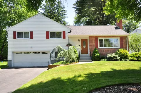 31 Old Meadow Rd, West Hartford, CT 06117