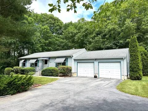 14 Heather Glen Ln, Groton, CT 06355