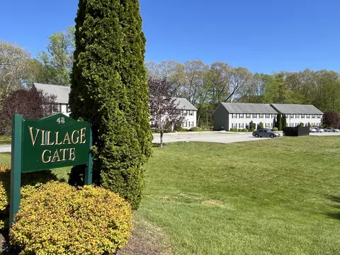 48 Kings Hwy #301, Gales Ferry, CT 06335
