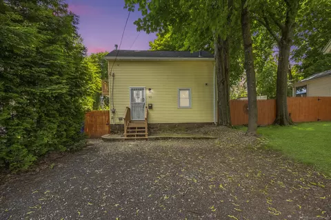 93 Grand St, Middletown, CT 06457