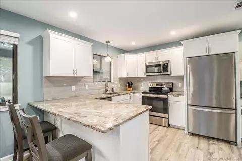 75 Heritage Vlg #B, Southbury, CT 06488